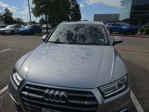Used 2020 Audi Q5 2.0T Premium w/ Convenience Package AWD/4WD image 2