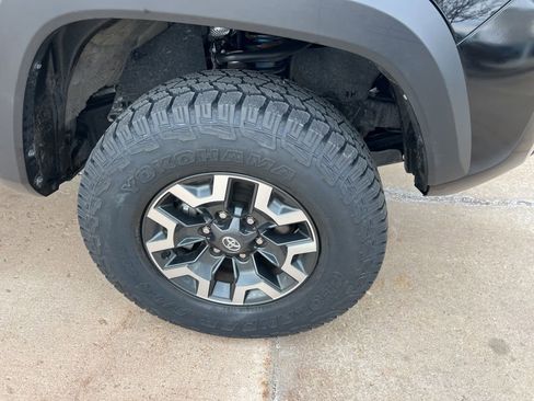 Used 2023 Toyota Tacoma TRD Off-Road w/ Technology Package AWD/4WD image 28