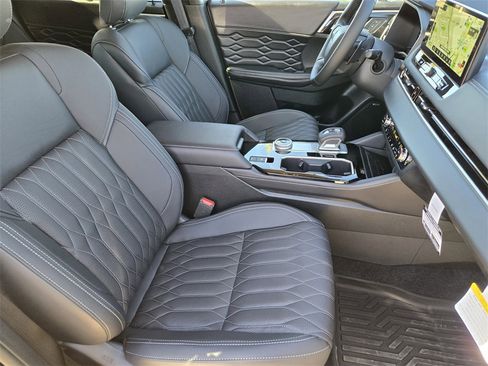New 2025 Mitsubishi Outlander SEL image 11