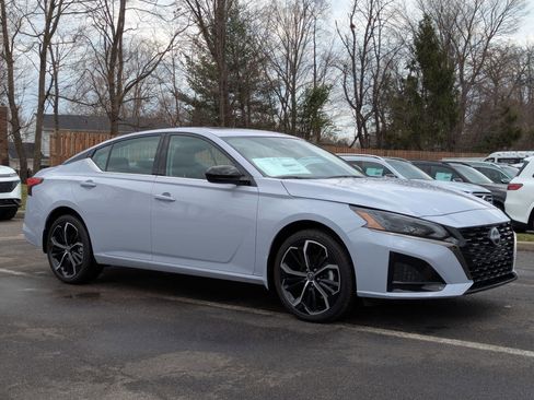 New 2025 Nissan Altima 2.5 SR w/ SR Premium Package image 6