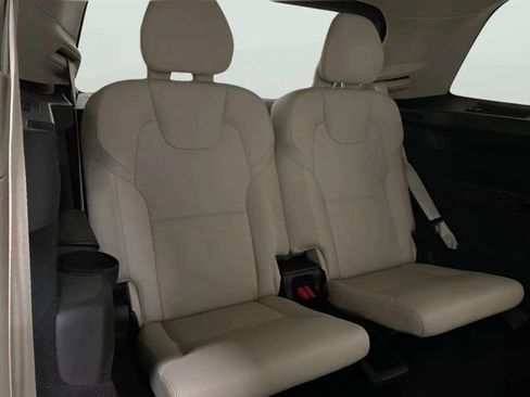 Used 2024 Volvo XC90 B6 Core AWD/4WD image 25