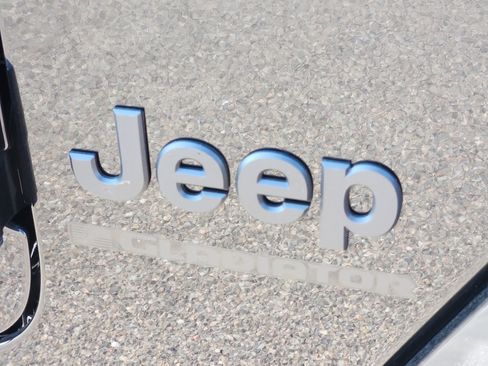 New 2025 Jeep Gladiator Willys image 24