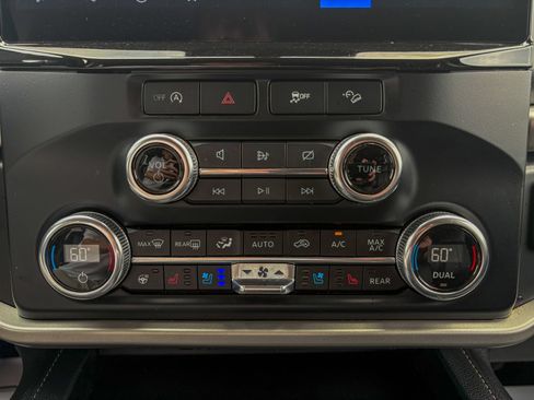 Used 2024 Ford Expedition XLT AWD/4WD image 18