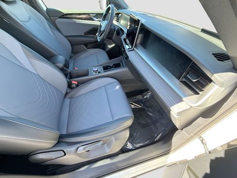 New 2026 Volkswagen Tiguan SE R-Line FWD image 15