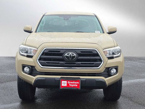 Certified 2018 Toyota Tacoma SR5 AWD/4WD image 10