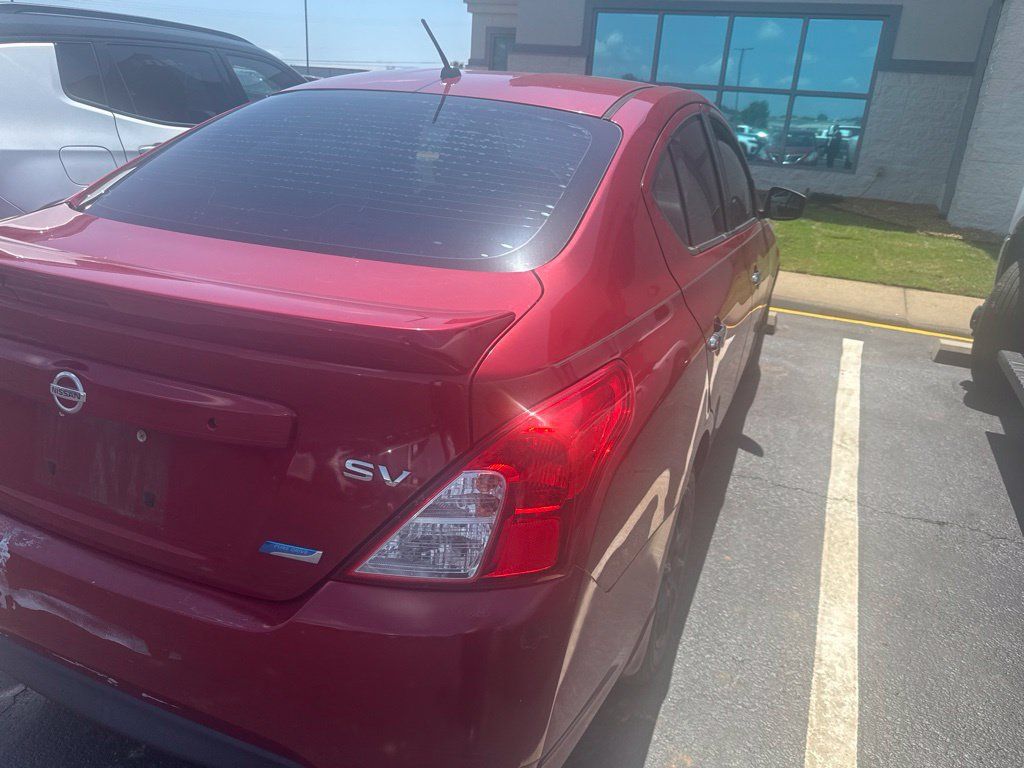 Used 2015 Nissan Versa SV FWD image 4