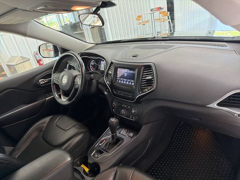 Used 2020 Jeep Cherokee Latitude Plus w/ Cold Weather Group AWD/4WD image 24