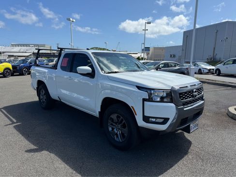 Used 2025 Nissan Frontier SV w/ SV Convenience Package RWD image 2
