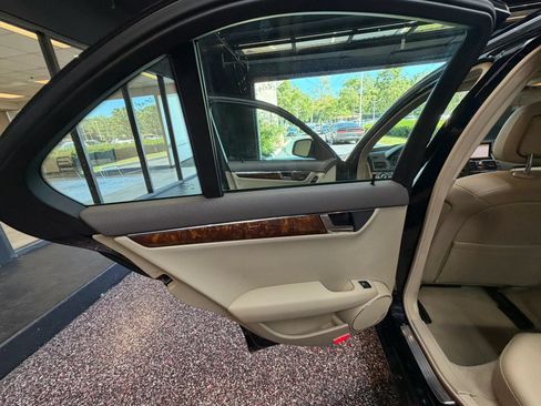 Used 2009 Mercedes-Benz C 300 4MATIC Sedan image 27