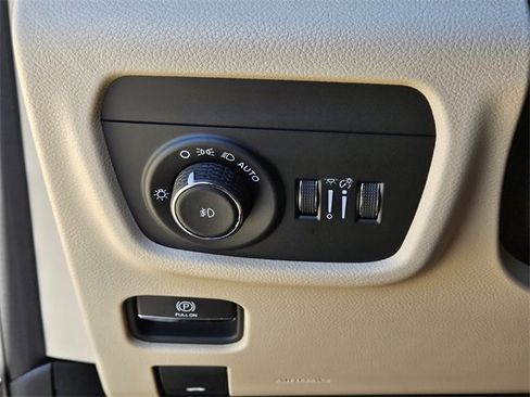 New 2025 Jeep Grand Cherokee Limited w/ Luxury Tech Group II image 31