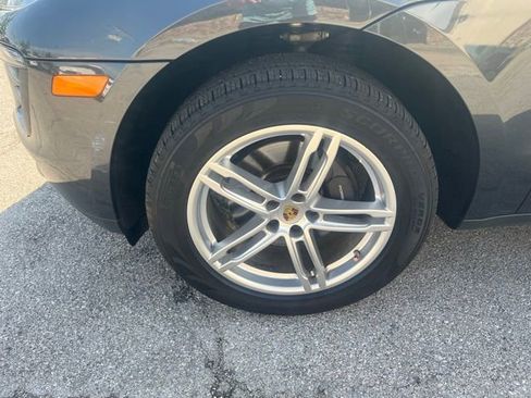 Used 2018 Porsche Macan image 12