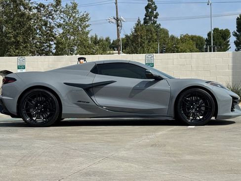 Used 2024 Chevrolet Corvette Z06 w/ Stealth Interior Trim Package RWD image 5