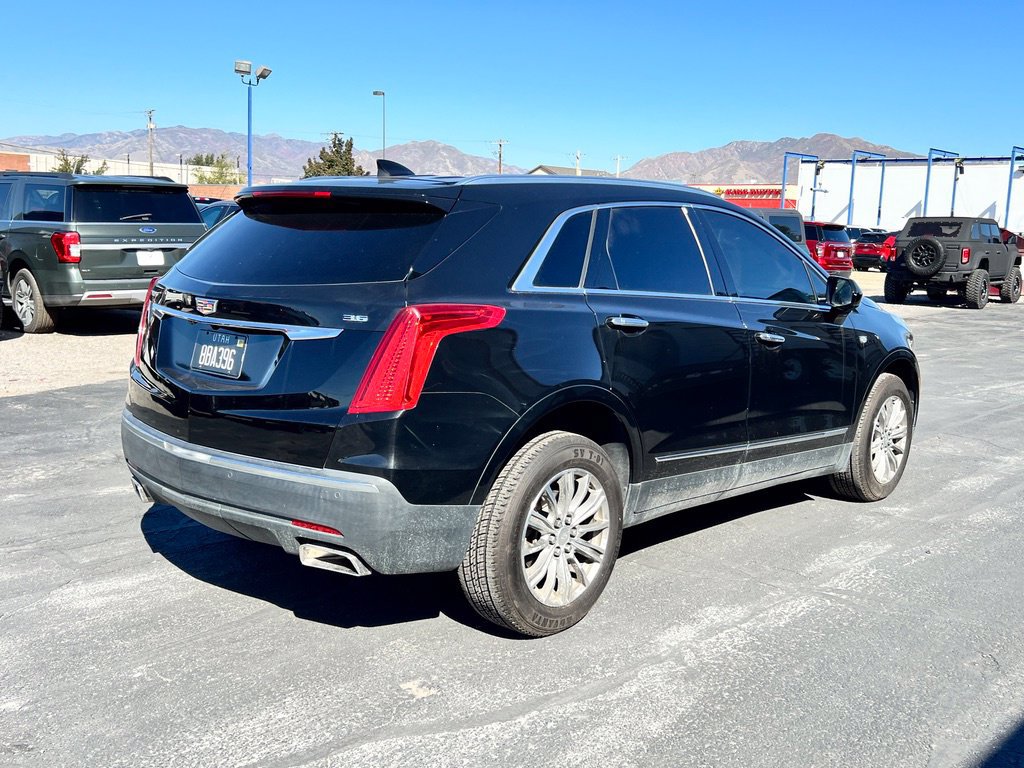 Used 2017 Cadillac XT5 Luxury w/ Driver Awareness Package FWD image 4