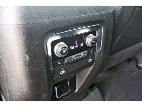 Used 2024 GMC Yukon XL SLT w/ SLT Luxury Package image 8