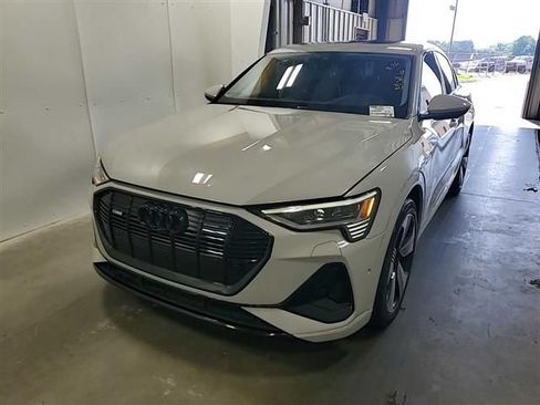 Used 2021 Audi e-tron Prestige w/ Prestige Package AWD/4WD image 1