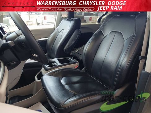 Used 2022 Chrysler Pacifica Touring-L FWD image 13