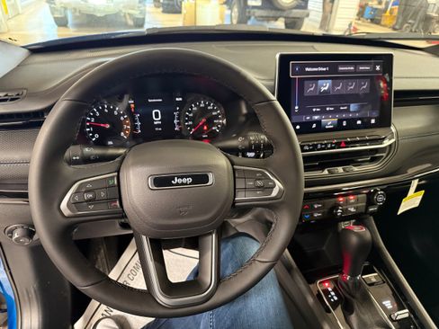 New 2026 Jeep Compass Latitude image 38