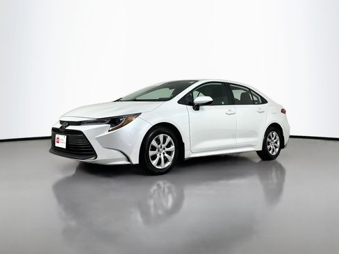 Certified 2025 Toyota Corolla LE FWD image 3