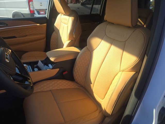 New 2027 Jeep Grand Cherokee Summit AWD/4WD image 10