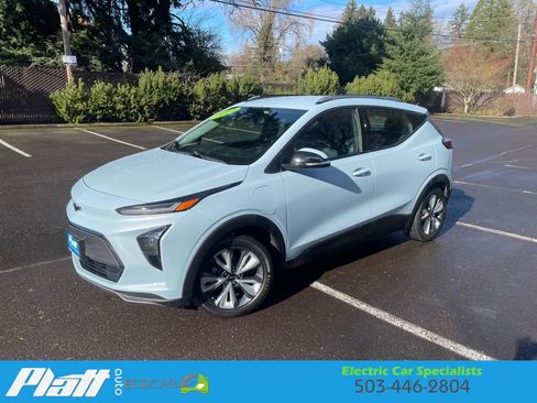 Used 2022 Chevrolet Bolt EUV LT w/ Convenience Package image 3