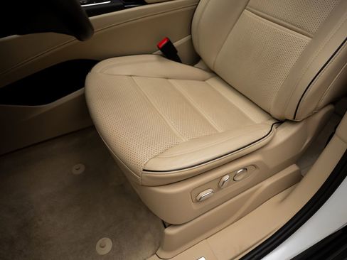 Used 2024 Cadillac Escalade Premium Luxury AWD/4WD image 62