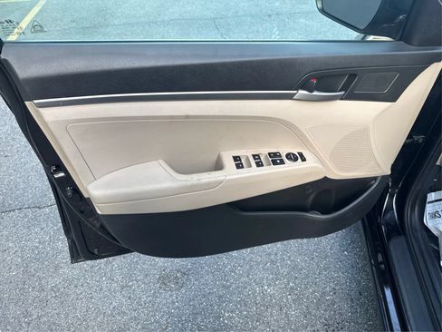 Used 2017 Hyundai Elantra SE FWD image 20