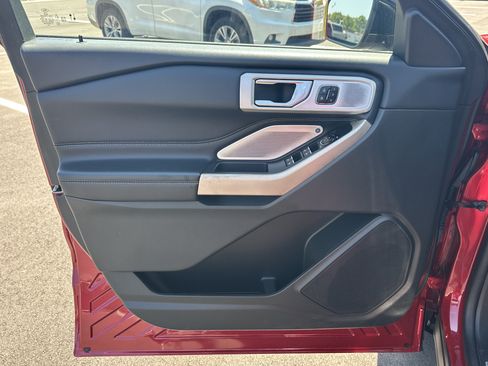Used 2023 Ford Explorer Limited w/ Limited Technology Package RWD image 11