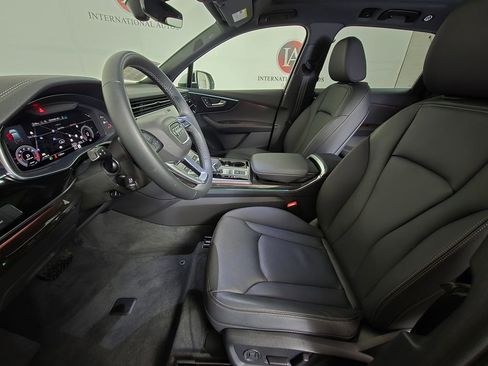 Used 2025 Audi Q7 2.0T Premium w/ Convenience Plus Package image 18