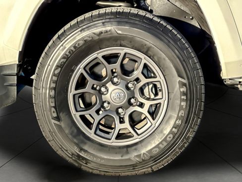 Certified 2017 Toyota Tacoma SR5 image 22