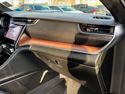 Used 2022 Jeep Grand Cherokee Summit w/ Luxury Tech Group V image 18