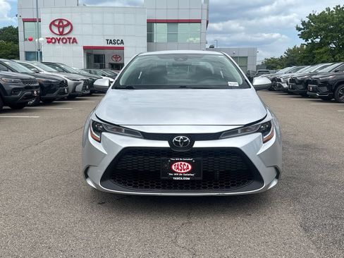 Used 2020 Toyota Corolla LE FWD image 2