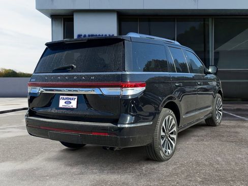 Used 2023 Lincoln Navigator Reserve image 6