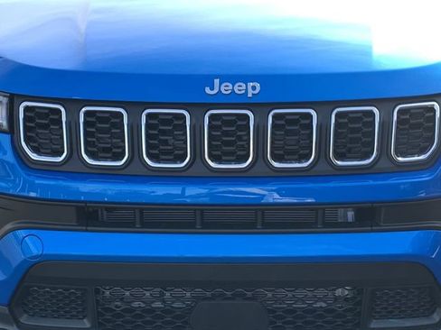 New 2026 Jeep Compass Latitude image 9