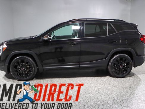 Used 2022 GMC Terrain SLT w/ Infotainment Package II AWD/4WD image 10