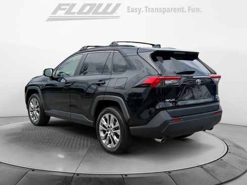 Used 2022 Toyota RAV4 XLE Premium AWD/4WD image 6