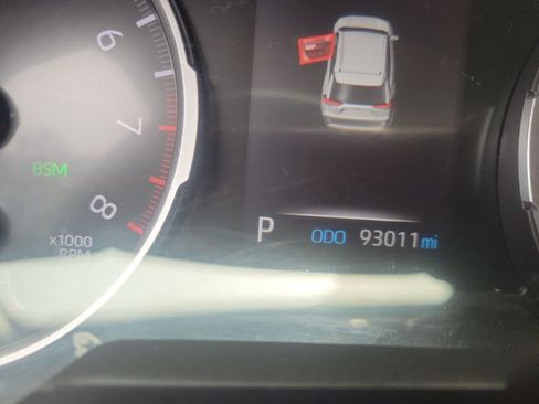 Certified 2021 Toyota RAV4 XLE FWD image 34