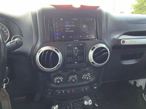Used 2015 Jeep Wrangler Unlimited Rubicon AWD/4WD image 26
