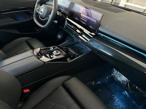 Used 2025 BMW 530i xDrive image 14
