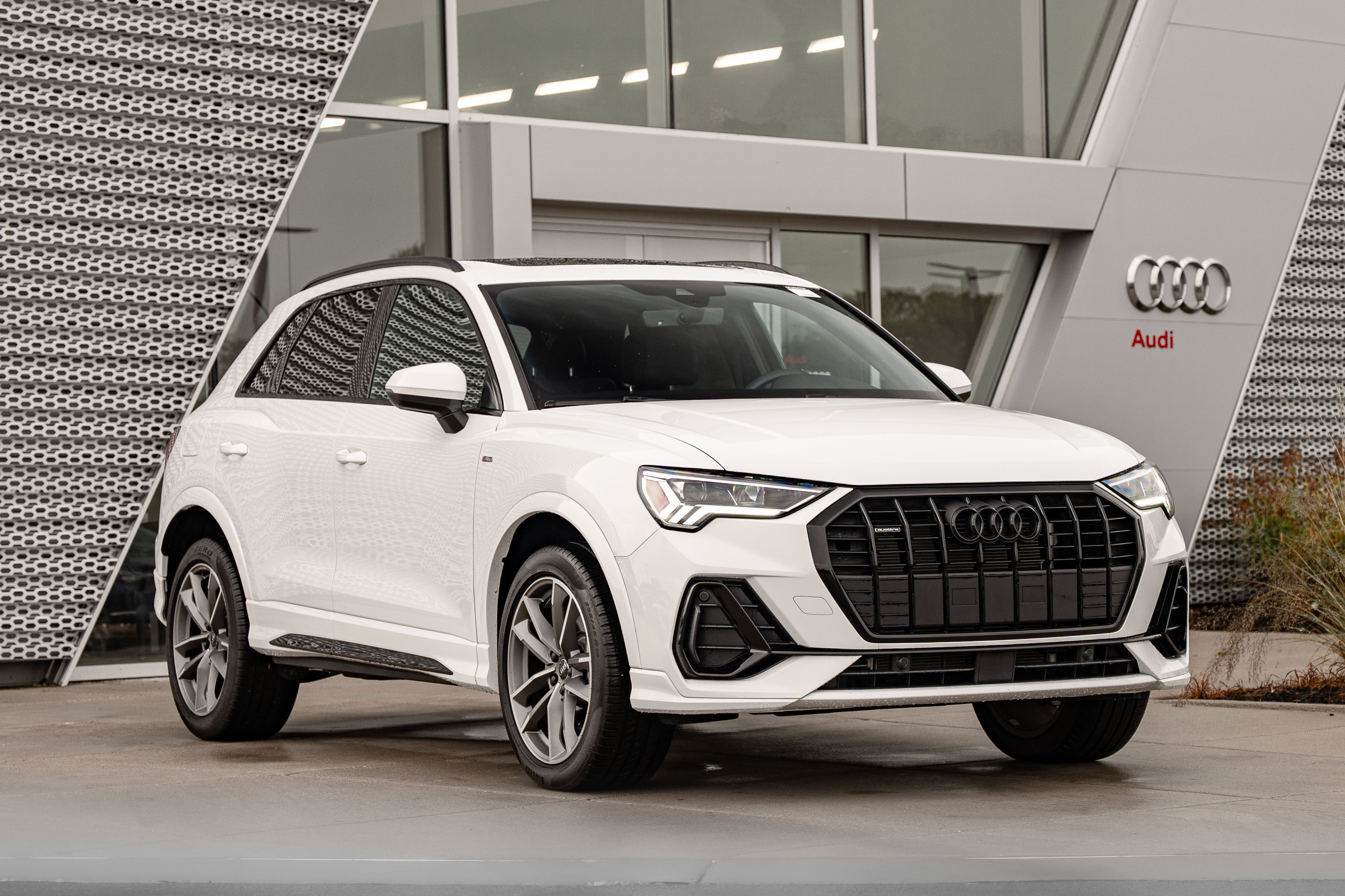 Used 2025 Audi Q3 2.0T Premium w/ Convenience Package AWD/4WD image 1