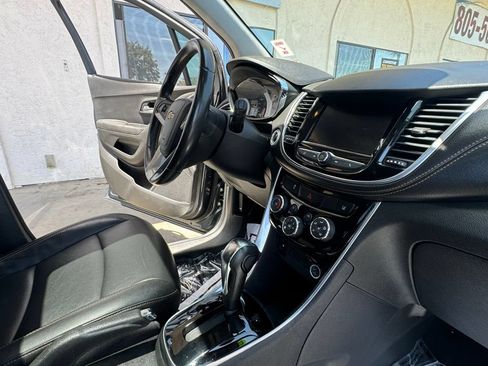 Used 2020 Chevrolet Trax Premier AWD/4WD image 18