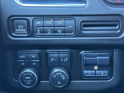 Used 2022 Chevrolet Tahoe Z71 w/ Off-Road Capability Package image 39