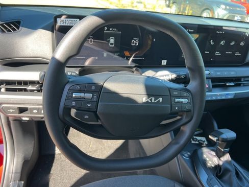 New 2025 Kia K4 LXS image 9