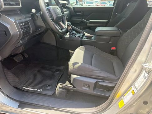 Used 2024 Toyota Tacoma SR5 w/ SR5 Upgrade Package AWD/4WD image 9