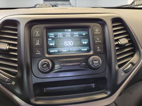 Used 2015 Jeep Cherokee Sport image 25