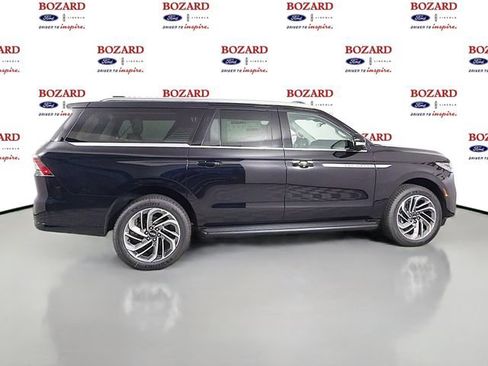 New 2026 Lincoln Navigator L Premier AWD/4WD image 9