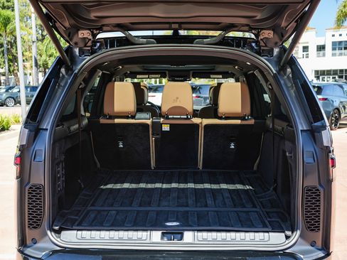 Certified 2025 Land Rover Discovery Dynamic SE AWD/4WD image 28