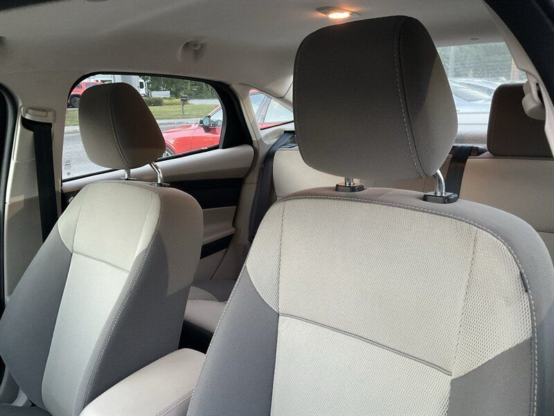 Used 2012 Ford Focus SE FWD image 21