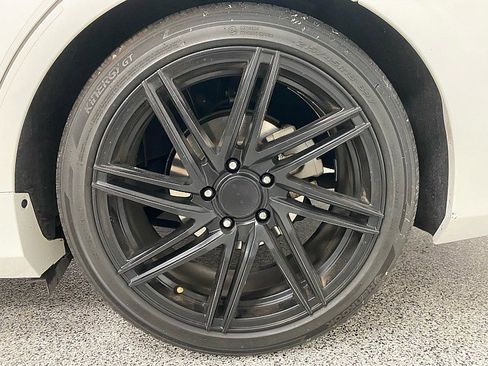 Used 2017 Toyota Camry XSE w/ Advanced Technology Package image 24