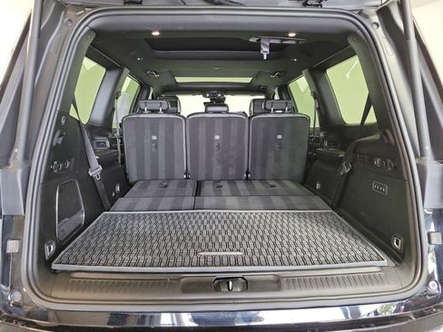 Used 2024 Jeep Wagoneer Series III w/ Premium Group I AWD/4WD image 27
