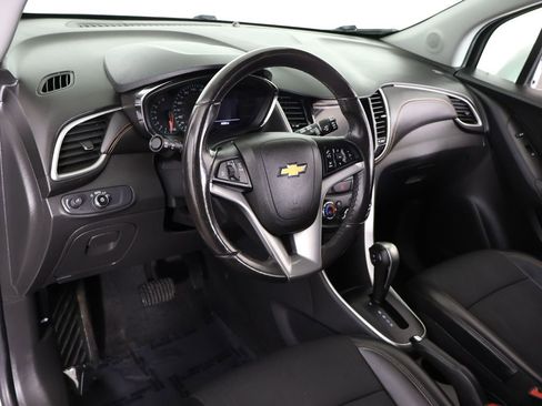 Used 2019 Chevrolet Trax LT w/ LT Convenience Package AWD/4WD image 23